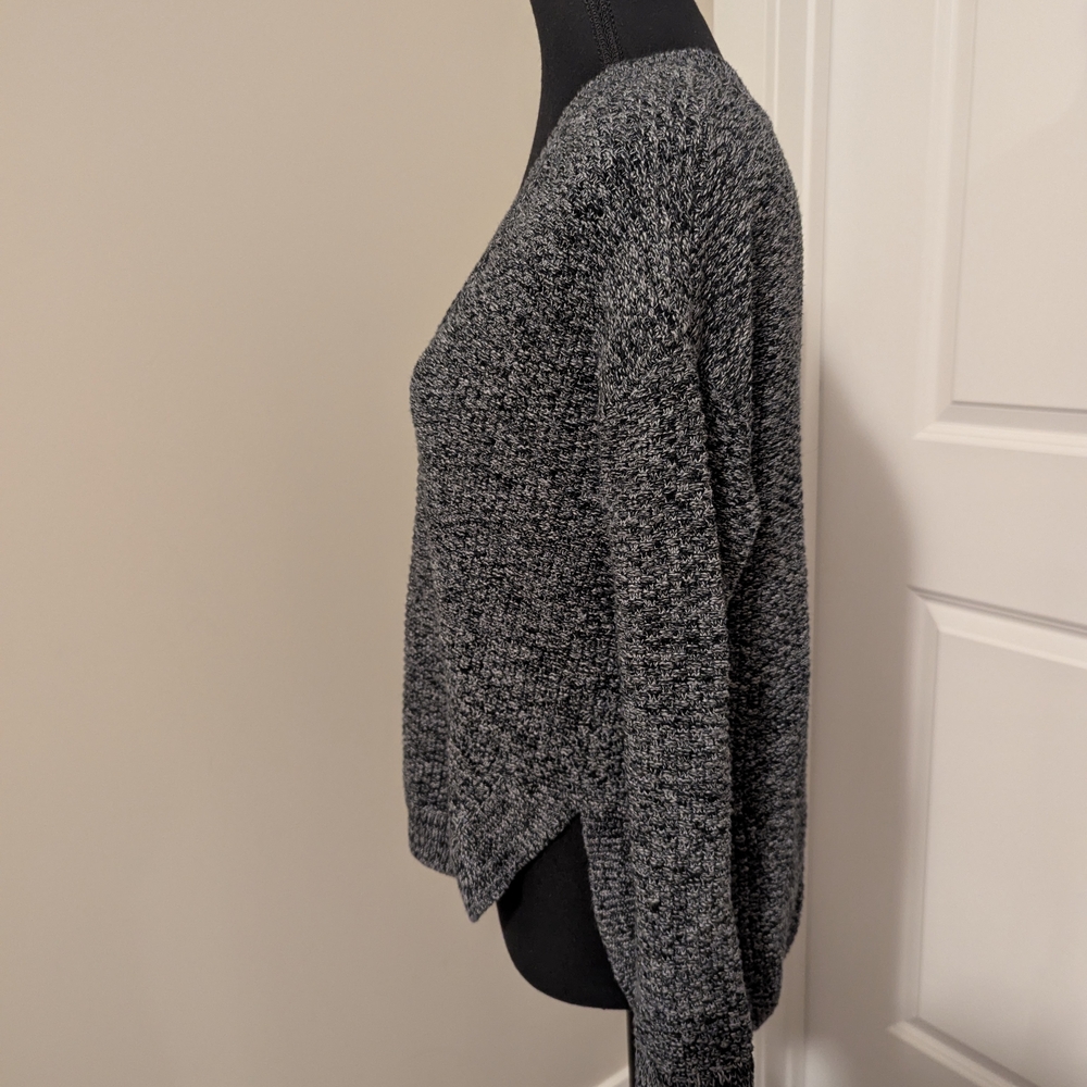 DEX | Gray Black Long Sleeve V-Neck Knit Sweater, Medium - Picture 2 of 6